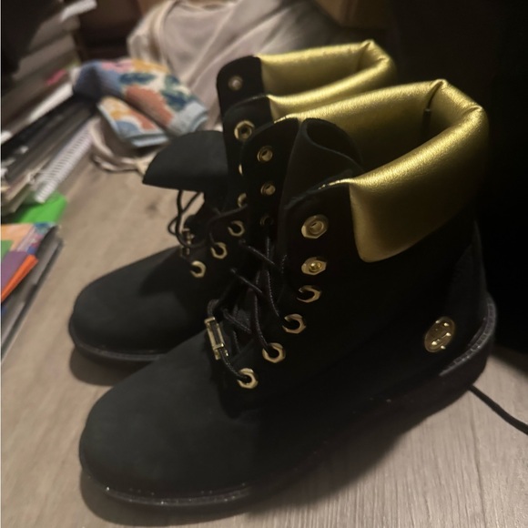 Black Timberland Boots - Picture 2 of 4